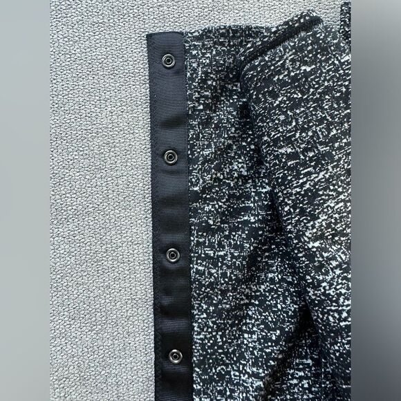 Lululemon Vinyasa Infinity Scarf Rulu Reconnect Jacquard Luon OS Grey Black - Picture 8 of 8